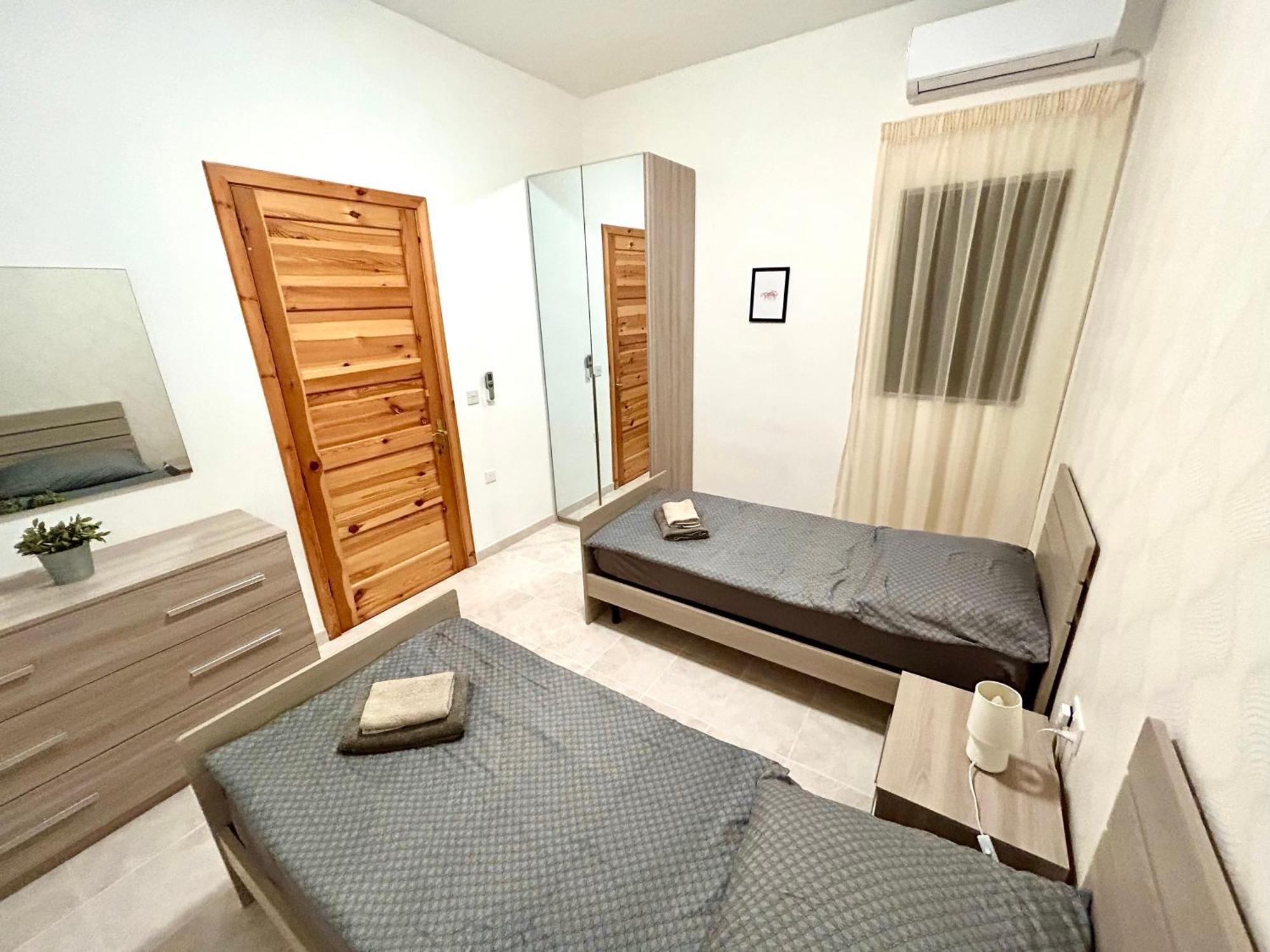 Arzella Apartments Xlendi Stylish Stay Near Beach Local Eats Ngoại thất bức ảnh