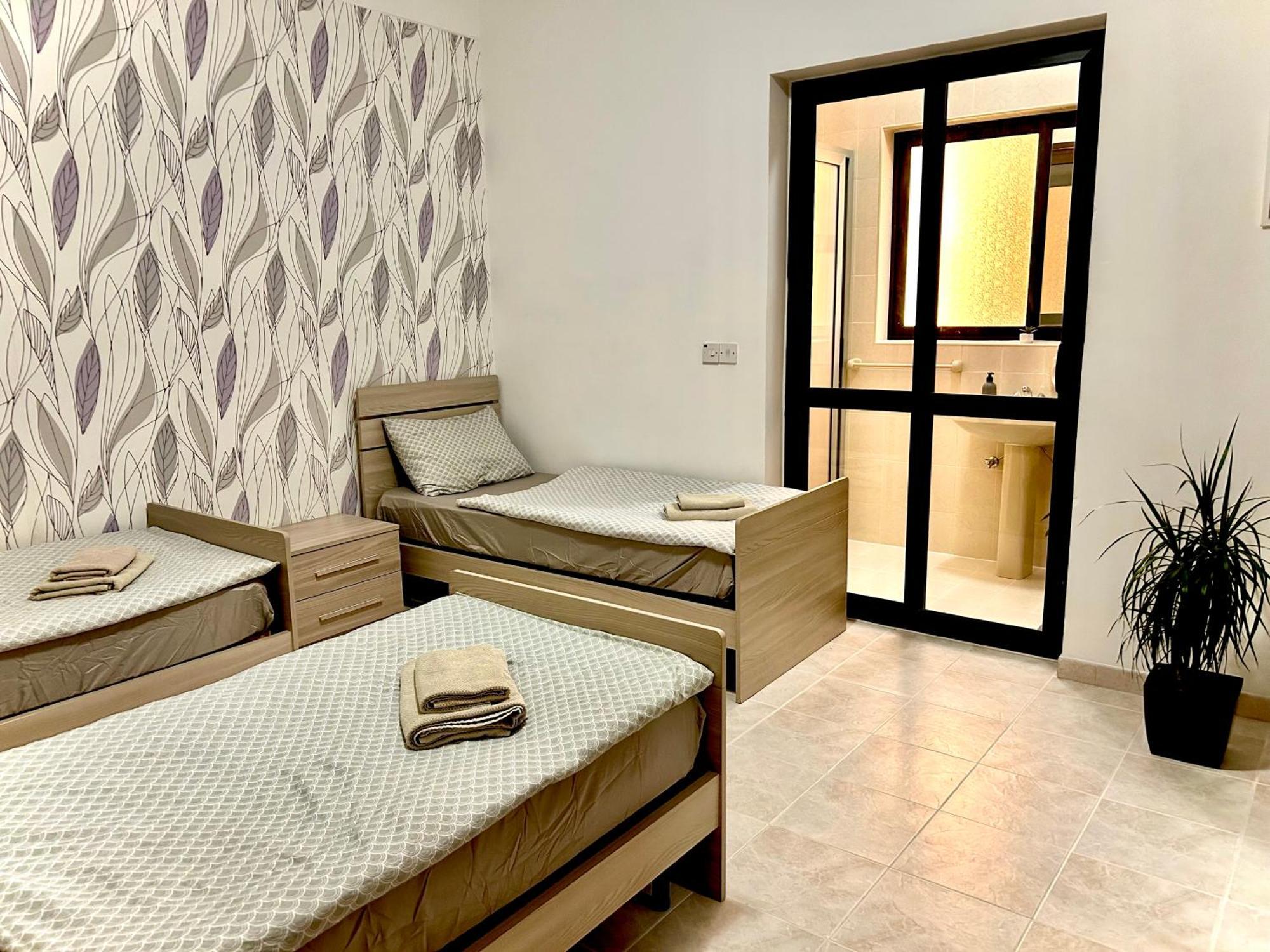 Arzella Apartments Xlendi Stylish Stay Near Beach Local Eats Ngoại thất bức ảnh