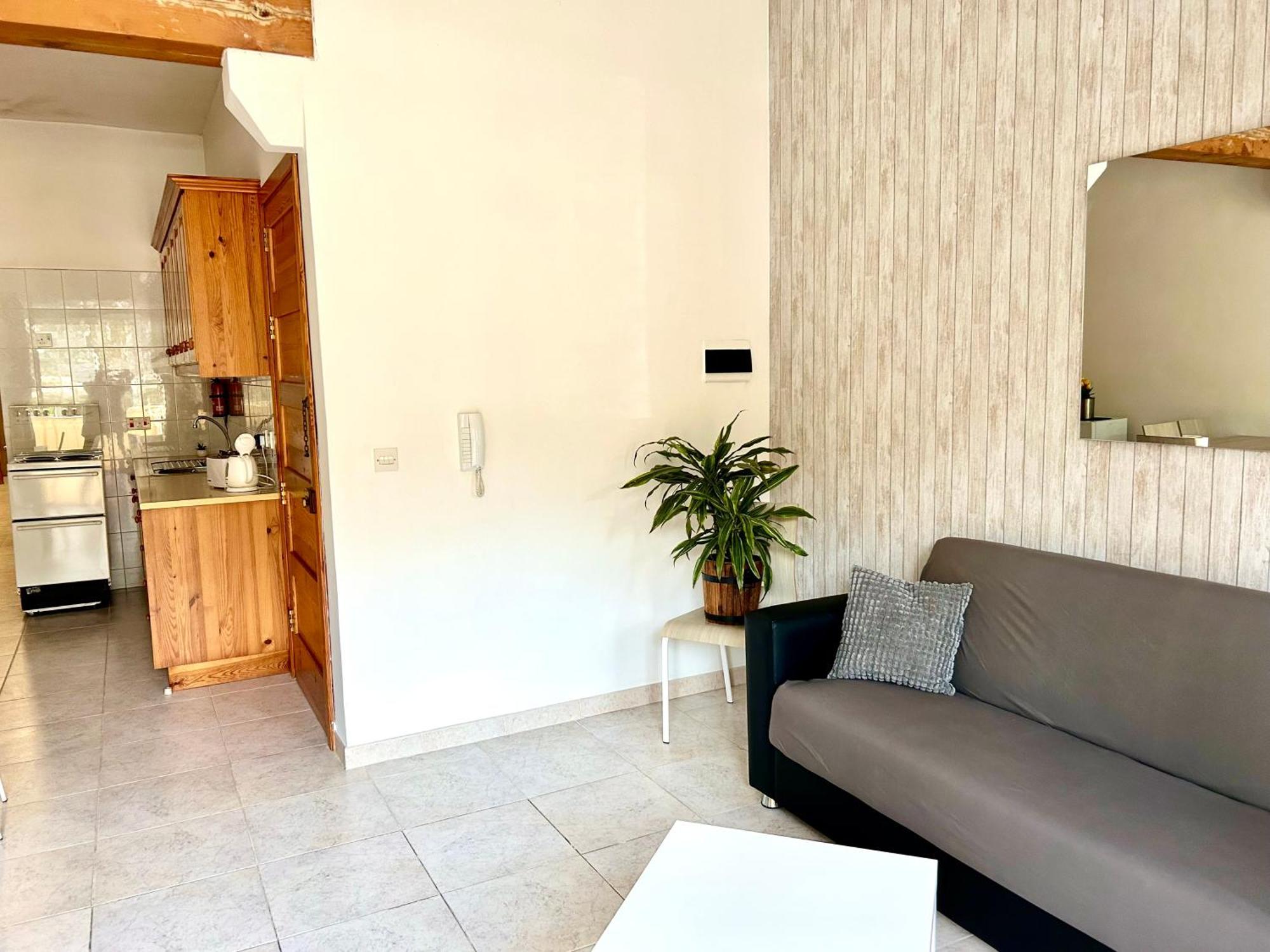 Arzella Apartments Xlendi Stylish Stay Near Beach Local Eats Ngoại thất bức ảnh