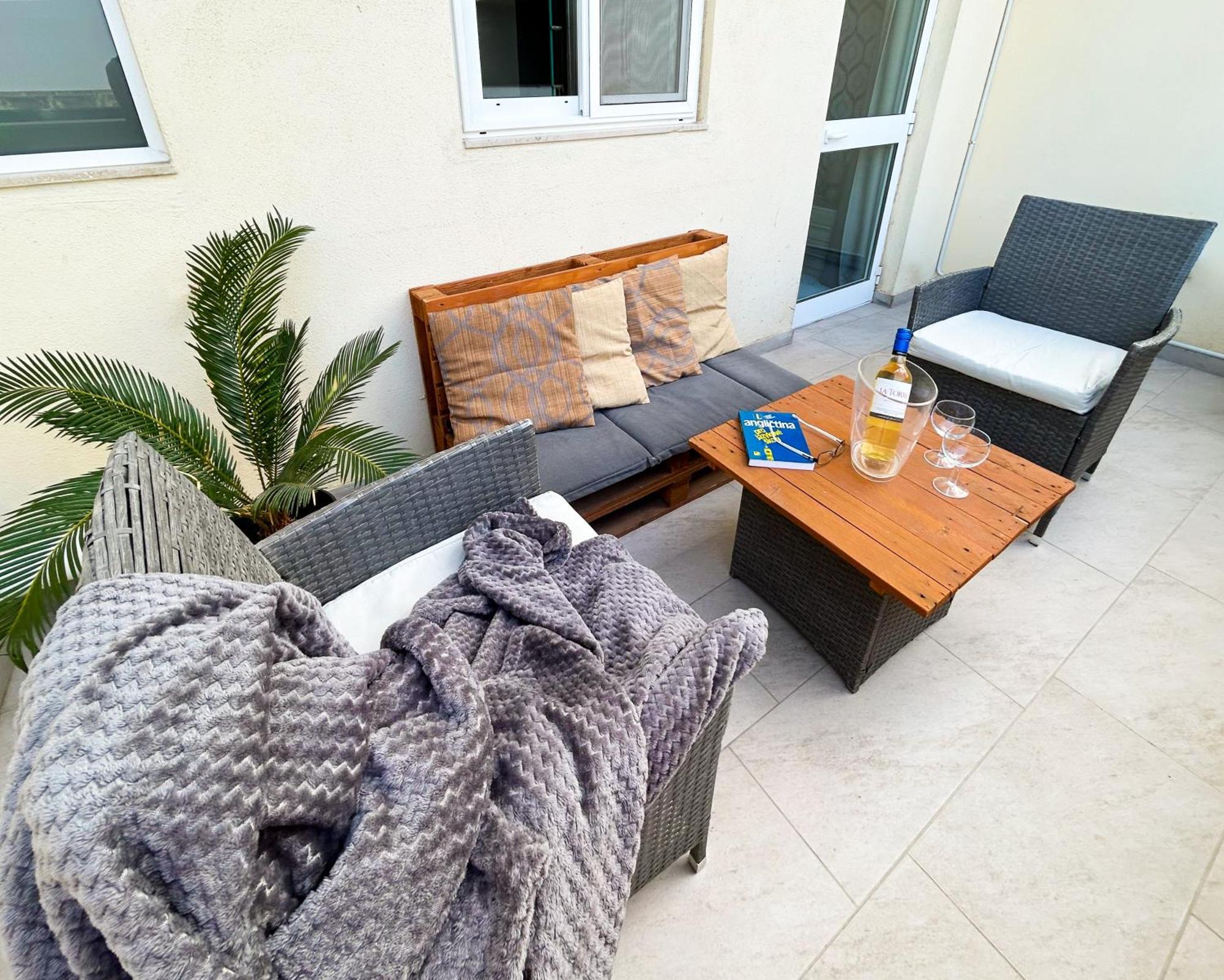 Arzella Apartments Xlendi Stylish Stay Near Beach Local Eats Ngoại thất bức ảnh