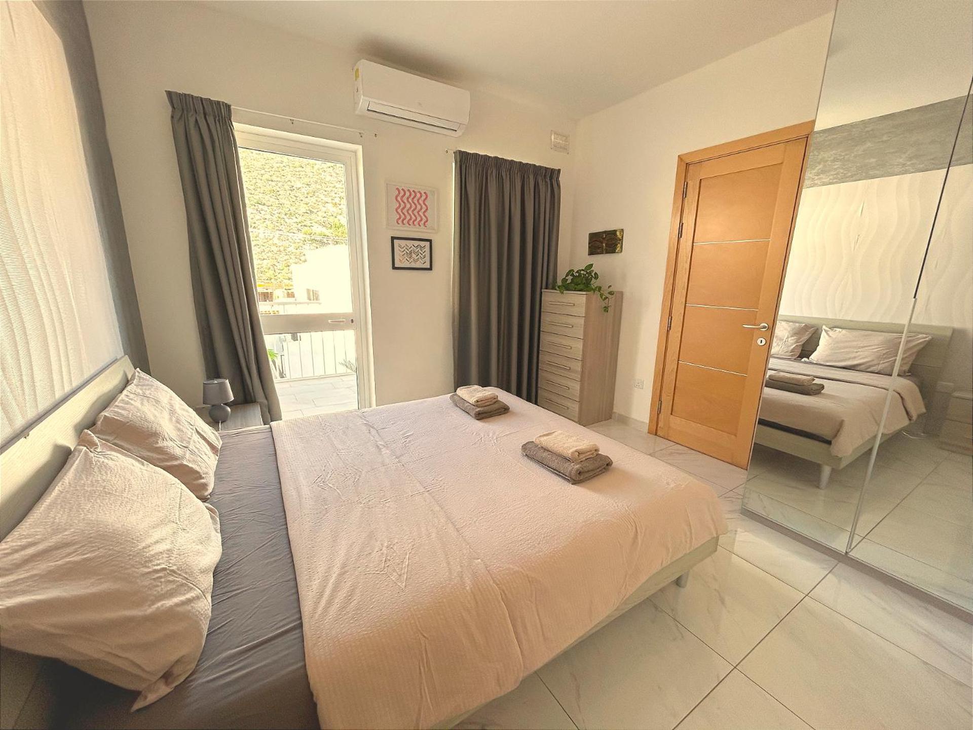 Arzella Apartments Xlendi Stylish Stay Near Beach Local Eats Ngoại thất bức ảnh