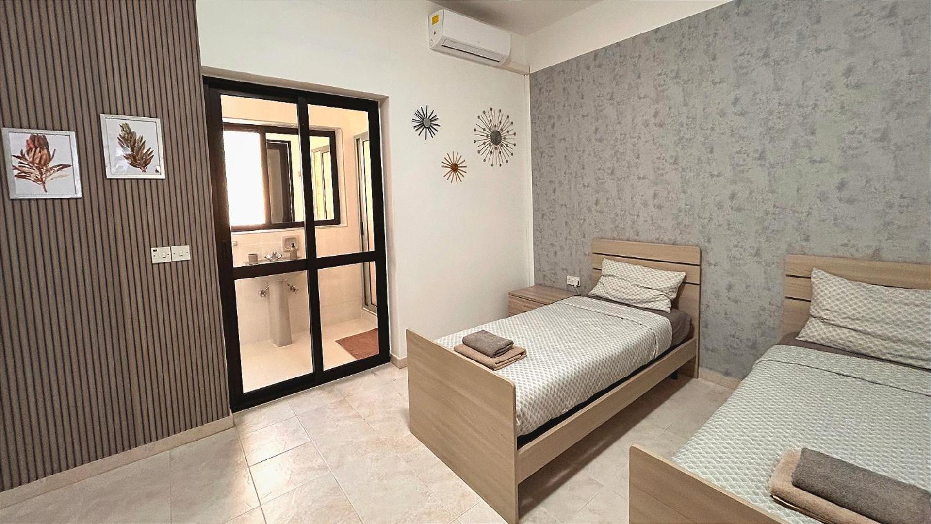 Arzella Apartments Xlendi Stylish Stay Near Beach Local Eats Ngoại thất bức ảnh