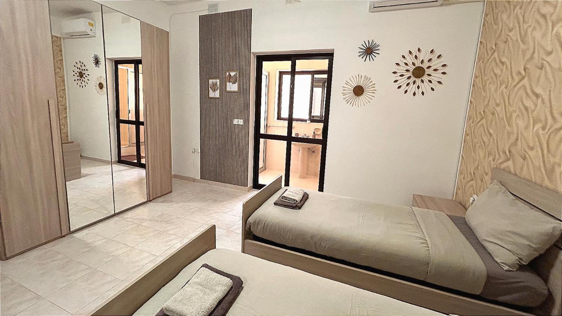 Arzella Apartments Xlendi Stylish Stay Near Beach Local Eats Ngoại thất bức ảnh