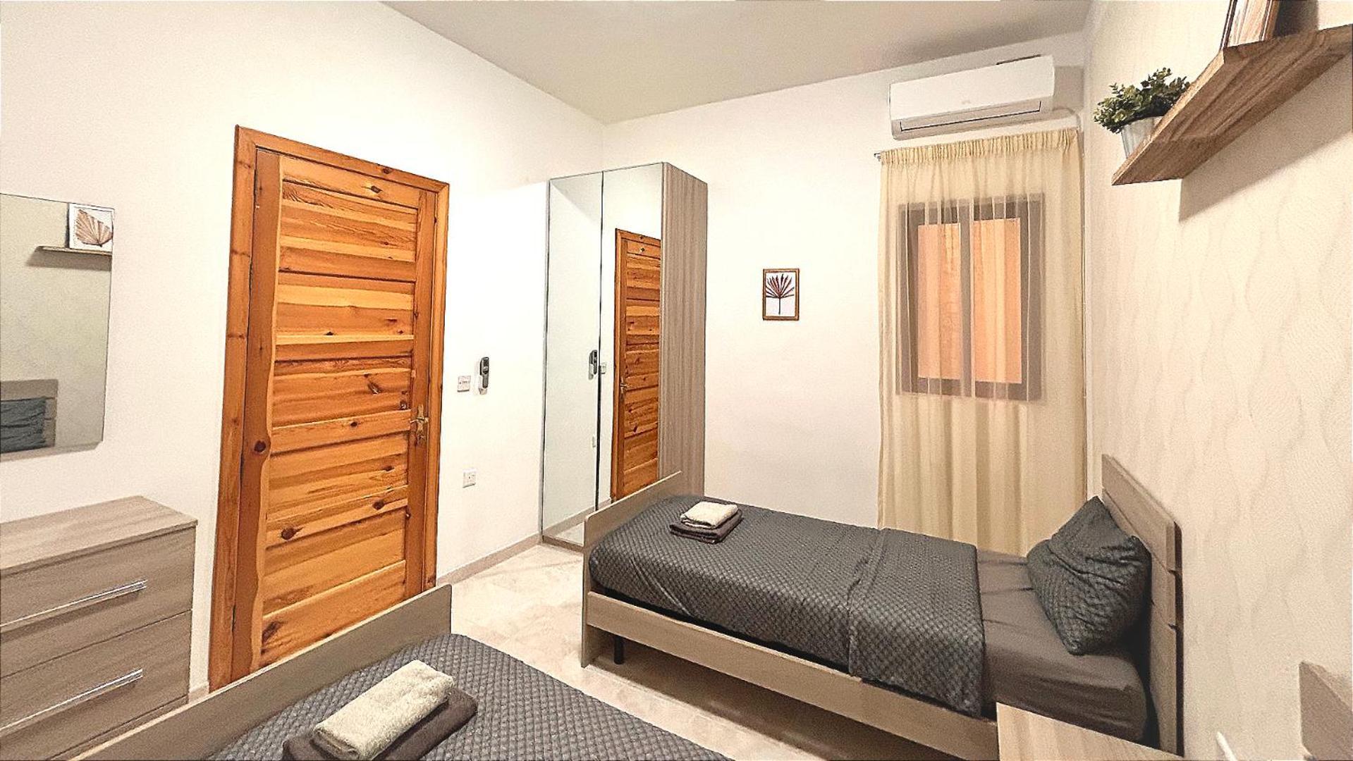 Arzella Apartments Xlendi Stylish Stay Near Beach Local Eats Ngoại thất bức ảnh