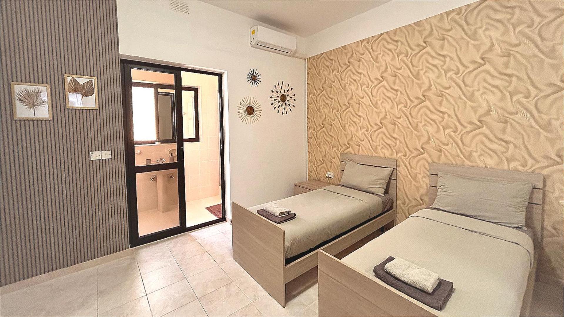 Arzella Apartments Xlendi Stylish Stay Near Beach Local Eats Ngoại thất bức ảnh