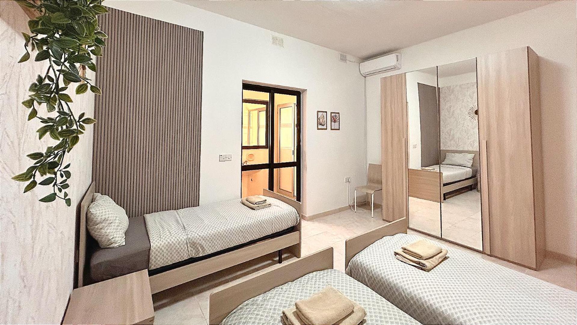 Arzella Apartments Xlendi Stylish Stay Near Beach Local Eats Ngoại thất bức ảnh